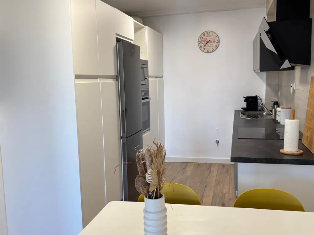 Cuisine équipée ouverte sur la salle à manger, maison de vacances Gran Alacant